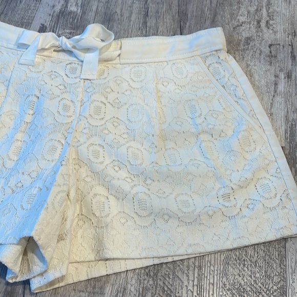 Loft lace floral shorts size 0 - Picture 2 of 5